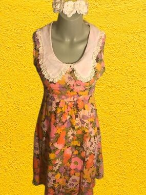 VINTAGE 1960s bright Floral Sleeveless Dress with Peter Pan Collar